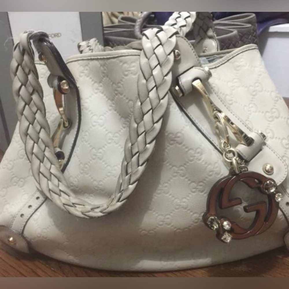 Gucci Pelham Guccissima white bag